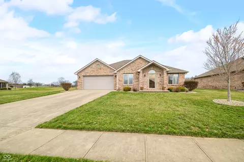 Exterior - 1120 Constitution Dr, Edinburgh, IN 46124 photo 3 of 13