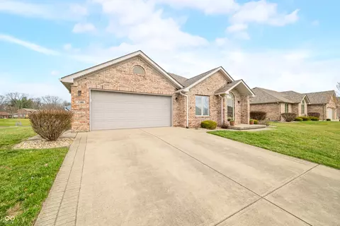 Exterior - 1120 Constitution Dr, Edinburgh, IN 46124 photo 4 of 13
