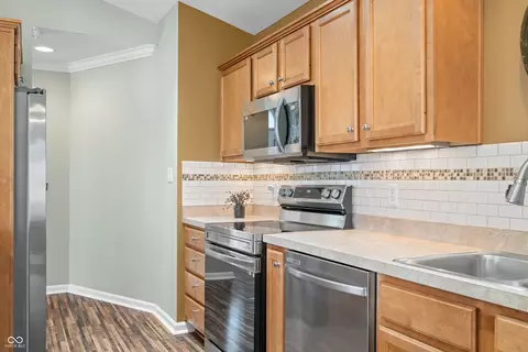 Kitchen - 1120 Constitution Dr, Edinburgh, IN 46124 photo 3 of 3