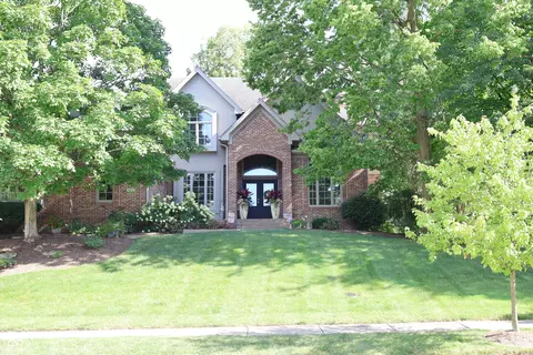 9931 Woodlands Dr, Fishers, IN 46037