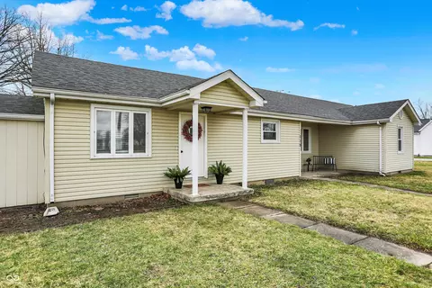 118 N 6th St, Elwood, IN 46036