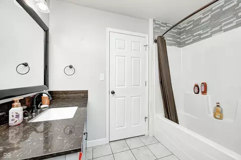 Bath - 5984 Williams Dr, Plainfield, IN 46168 photo 2 of 3