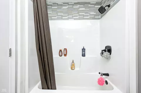 Bath - 5984 Williams Dr, Plainfield, IN 46168 photo 3 of 3