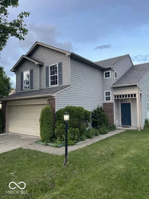 8033 Lake Tree Cir, Indianapolis, IN 46217