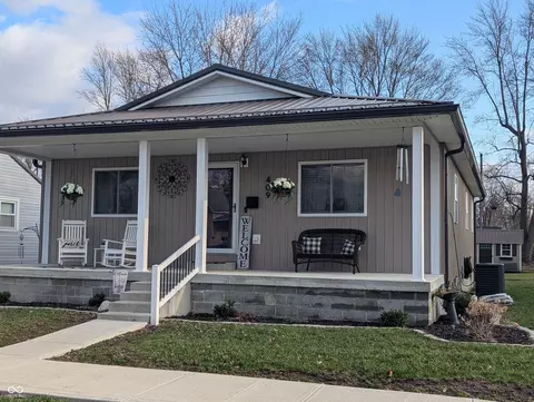 409 E 9th St, Rushville, IN 46173