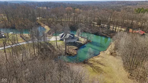 2437 W Wavelyn Cir N, Martinsville, IN 46151
