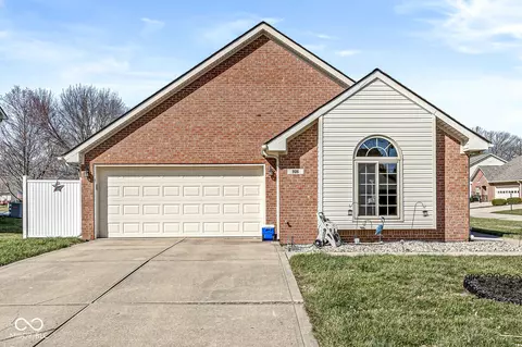 906 Claiborne Ln, Lebanon, IN 46052