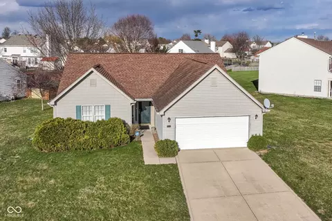 1261 Berrywood Dr, Greenwood, IN 46143