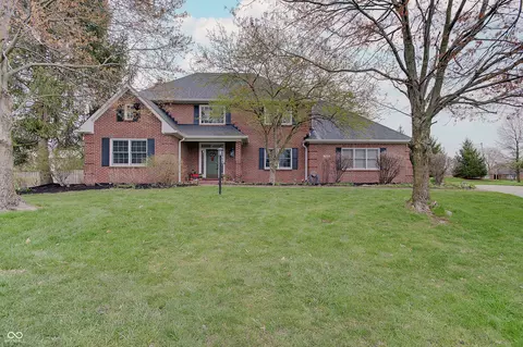 1401 Shadow Ct, Zionsville, IN 46077