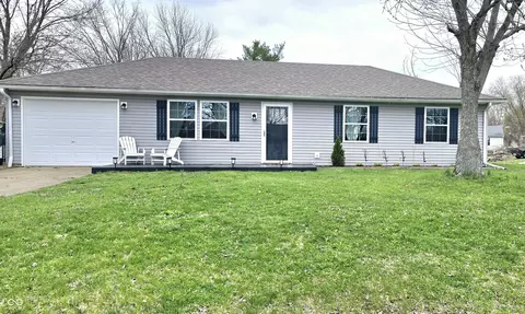 140 Hitchcock Dr, Hope, IN 47246