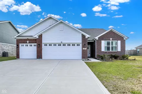 1347 Shaw Ln, Shelbyville, IN 46176