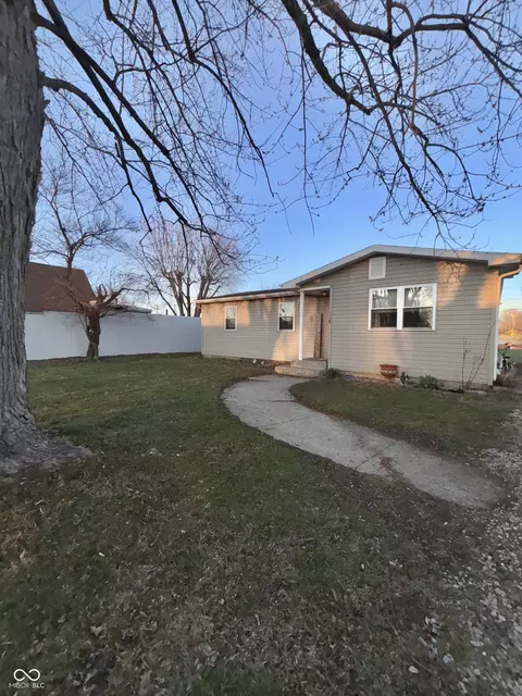 118 N 6th St, Spiceland, IN 47385