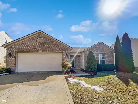 851 Pine Lake Dr, Greenwood, IN 46143