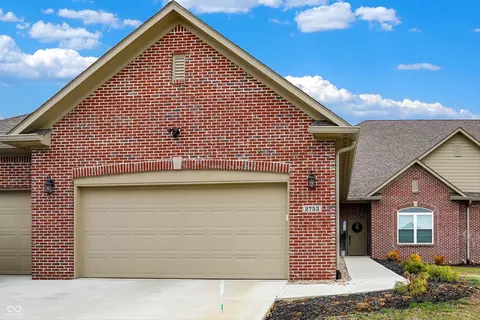 2753 Stones Bay Dr, Greenwood, IN 46143