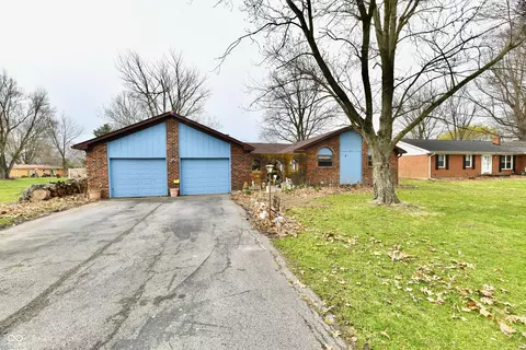 9053 Sunset Ln, Brownsburg, IN 46112