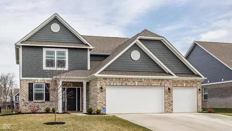 4828 W Jamestown Trce, New Palestine, IN 46163