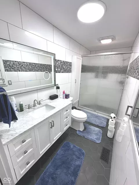 Bath - 1733 Beech Cir, Plainfield, IN 46168 photo 1 of 6