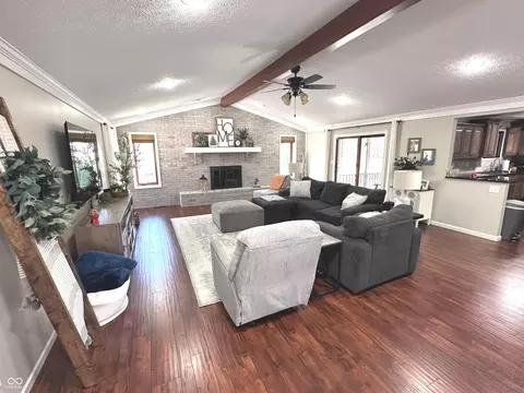 Living - 1733 Beech Cir, Plainfield, IN 46168 photo 2 of 7