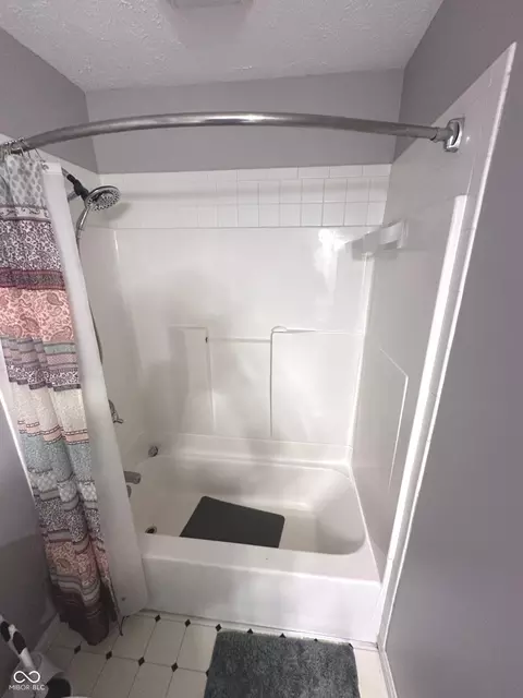 Bath - 1733 Beech Cir, Plainfield, IN 46168 photo 5 of 6