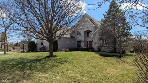 452 Twin Oaks Dr, Carmel, IN 46032