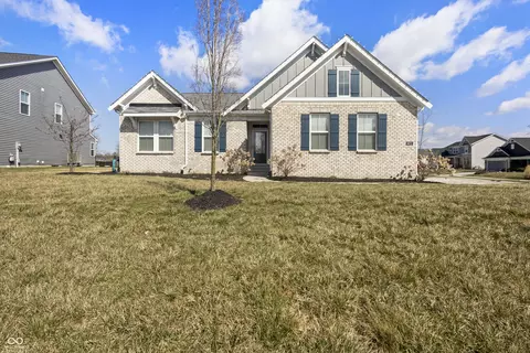 6672 Eagles Nest Ln, Mccordsville, IN 46055