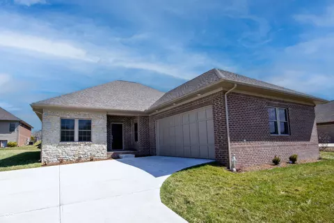 897 Westcreek Dr, Columbus, IN 47201