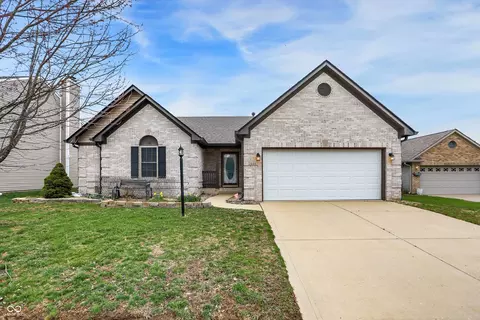 1086 Meadowview Ct, Franklin, IN 46131