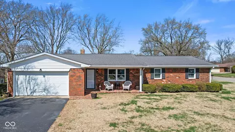 5240 Magnolia Dr, Columbus, IN 47203