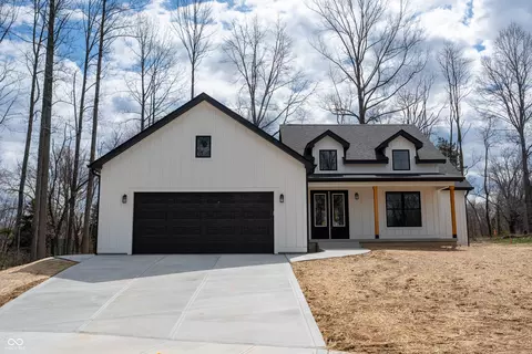 5123 Oak Ridge Pl, Columbus, IN 47201