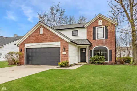 6733 Dorchester Dr, Zionsville, IN 46077