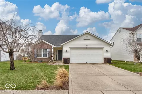 714 Breakers Ln, Fortville, IN 46040