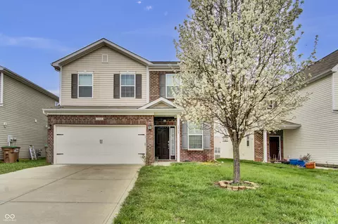 2468 Shadow Bend Dr, Columbus, IN 47201