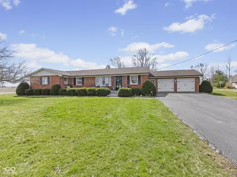 9285 Vine St, Manilla, IN 46150