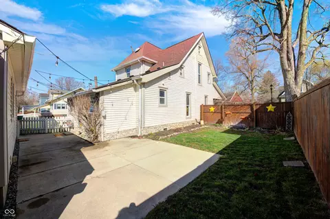 Exterior - 331 W State St, Pendleton, IN 46064 photo 6 of 9