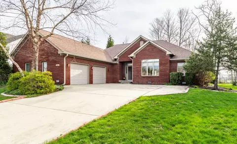 3927 S Cedar Creek Ln, New Palestine, IN 46163