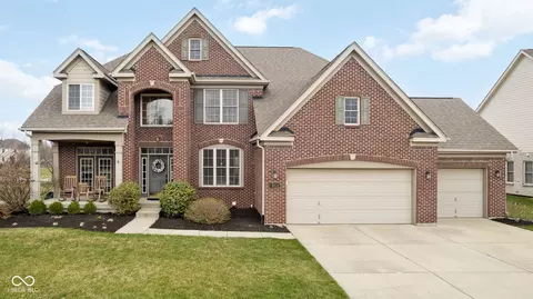 8834 Pin Oak Dr, Zionsville, IN 46077