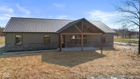 3122 N Blanton Rd, Scottsburg, IN 47170