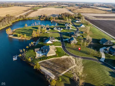 7091 N Lakeshore Dr, Greenfield, IN 46140