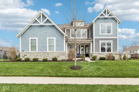 3645 Conifer Dr, Zionsville, IN 46077