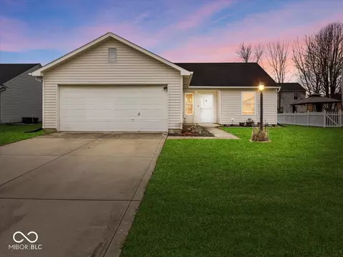 1683 Sweetwater Ln, Greenfield, IN 46140