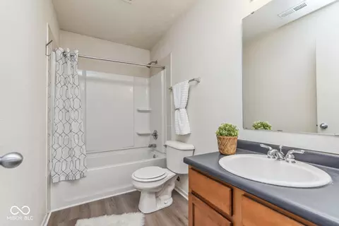 Bath - 12970 E 131st St, Fishers, IN 46037 photo 3 of 3