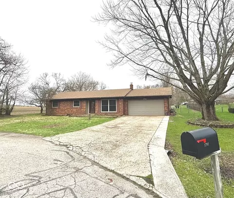 1761 Country Lane Dr, Greenfield, IN 46140