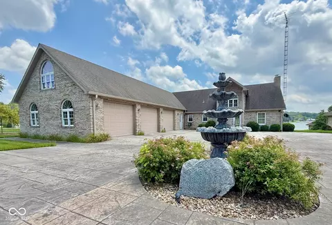 1085 E North Shore Dr, Brownstown, IN 47220