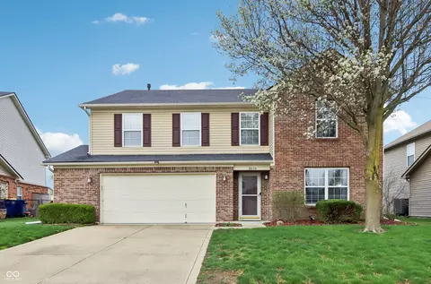 8650 N Springview Dr, Mccordsville, IN 46055