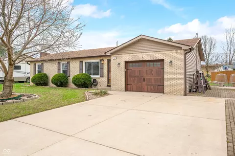 301 Lancelot Dr, Franklin, IN 46131