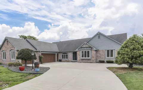 1021 Hudson Bay Dr, Greenwood, IN 46142