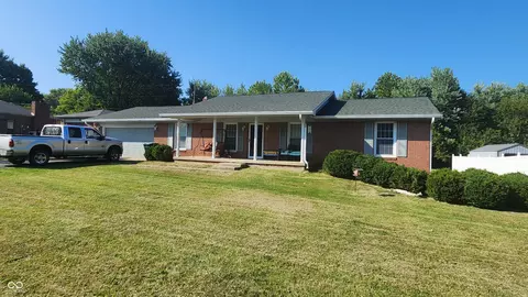 605 Medallion Dr, Greencastle, IN 46135