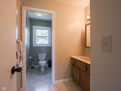 Bath - 704 E Crestline Dr, Bloomington, IN 47401 photo 4 of 6