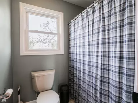 Bath - 704 E Crestline Dr, Bloomington, IN 47401 photo 6 of 6