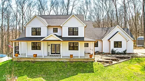 1037 E Woodall Ct, Martinsville, IN 46151